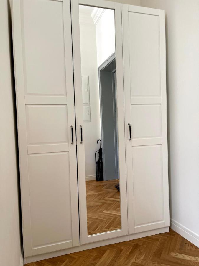 Center Theater Apartment *